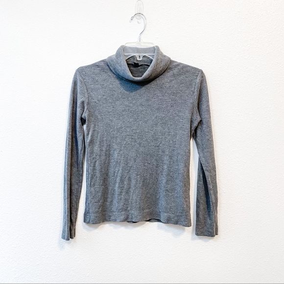 Uniqlo Heattech Turtle Neck Long Sleeved Top Gray - Picture 2 of 5